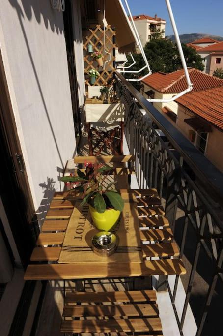 شقة Delphic Moments - Sunny App 3Br, 2Ba With View المظهر الخارجي الصورة